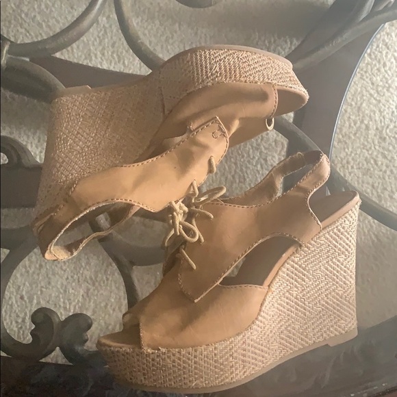 ❄️WINTER SALE PRICE $15❄️ Tan Wedge Sandals - Picture 7 of 7